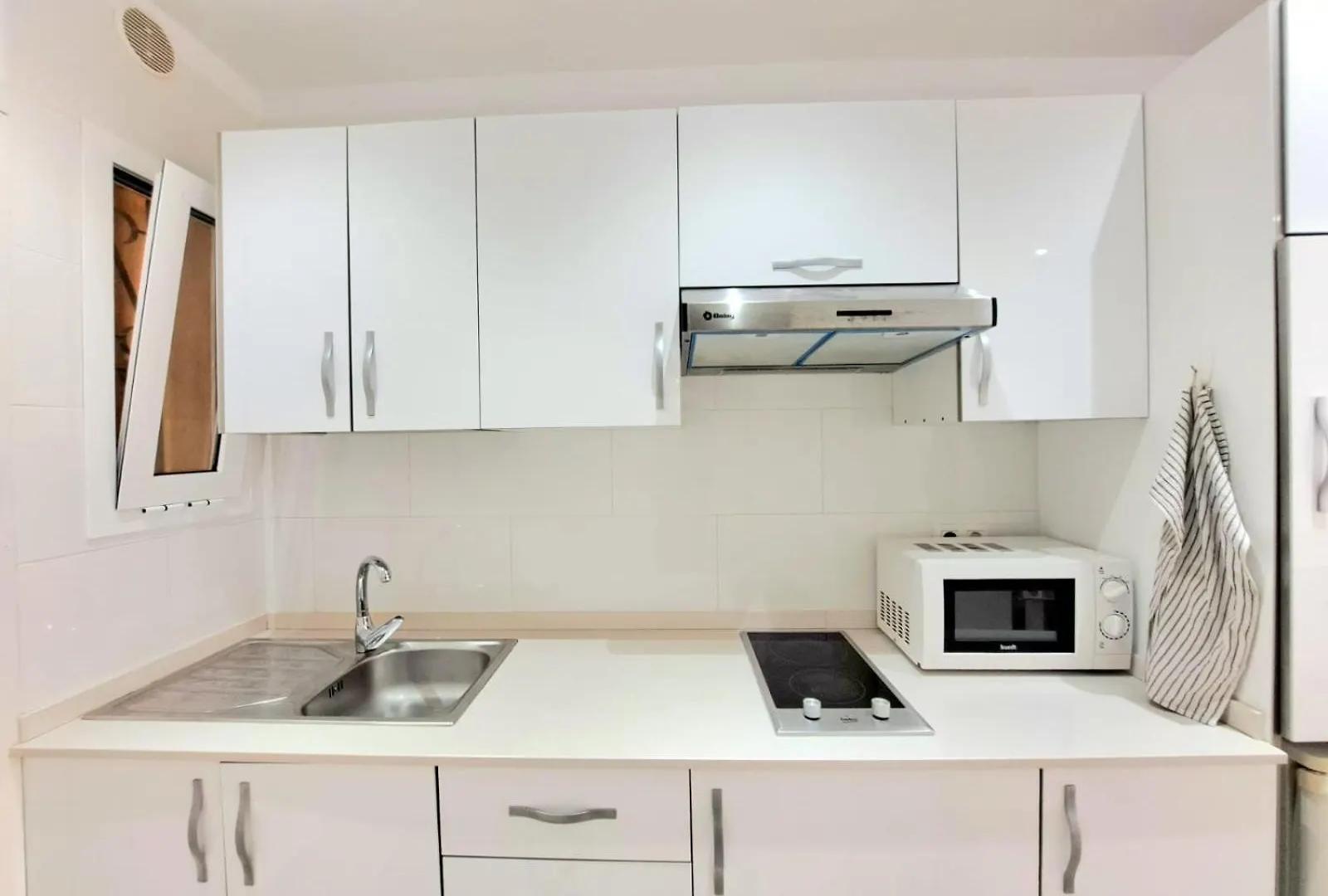 Studio In Los Cristianos Front Of The Beach With Pool And Wifi Arona